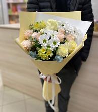 Букет цветов из:  Альстромерии, Розы и Хризантемы в Северо-Енисейский