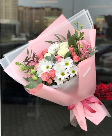 Букет цветов из: Розы, Лизиантусы и Хризантемы в Северо-Енисейский